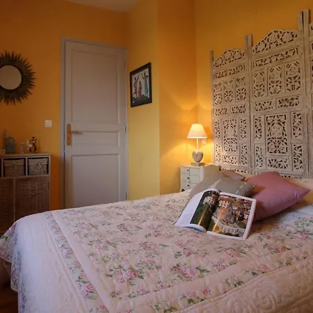 4 Etoiles Au Coeur De L'auvergne Avec Terrasse, Jardin Clos Et Equipements Pour Enfants - Fr-1-582-476 *