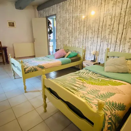 4 Etoiles Au Coeur De L'auvergne Avec Terrasse, Jardin Clos Et Equipements Pour Enfants - Fr-1-582-476 Nyaraló