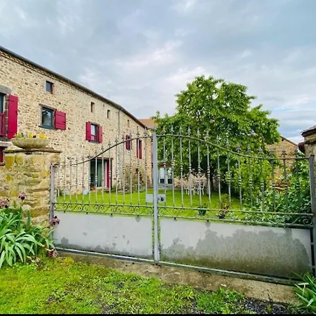 4 Etoiles Au Coeur De L'auvergne Avec Terrasse, Jardin Clos Et Equipements Pour Enfants - Fr-1-582-476 * Saint-Beauzire