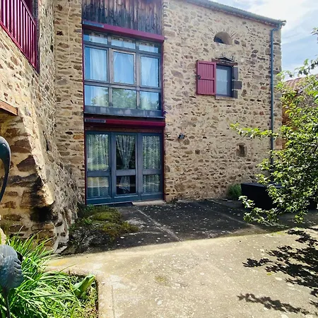 4 Etoiles Au Coeur De L'auvergne Avec Terrasse, Jardin Clos Et Equipements Pour Enfants - Fr-1-582-476