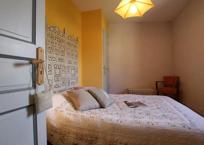 4 Etoiles Au Coeur De L'auvergne Avec Terrasse, Jardin Clos Et Equipements Pour Enfants - Fr-1-582-476 Holiday home