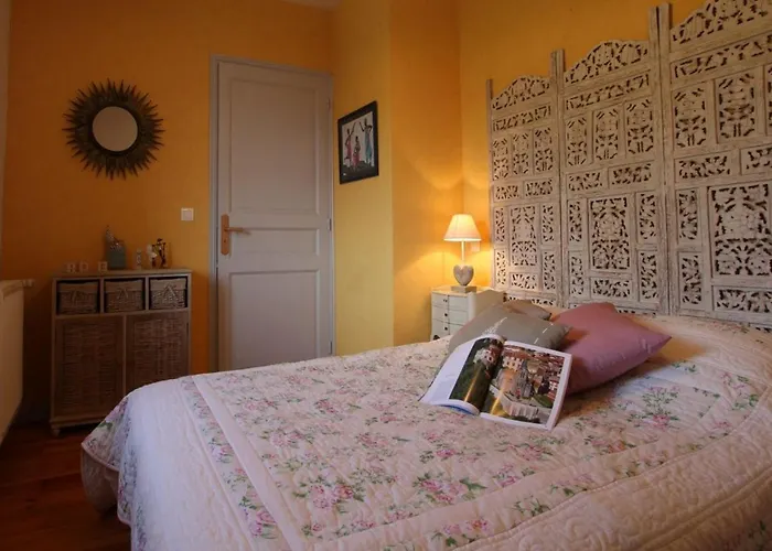 4 Etoiles Au Coeur De L'auvergne Avec Terrasse, Jardin Clos Et Equipements Pour Enfants - Fr-1-582-476 *