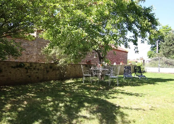Holiday home 4 Etoiles Au Coeur De L'auvergne Avec Terrasse, Jardin Clos Et Equipements Pour Enfants - Fr-1-582-476 *